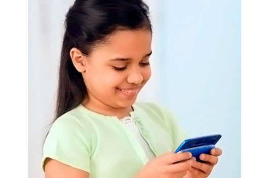 Why-I-Wont-Give-My-Daughter-a-Cell-Phone-MainPhoto