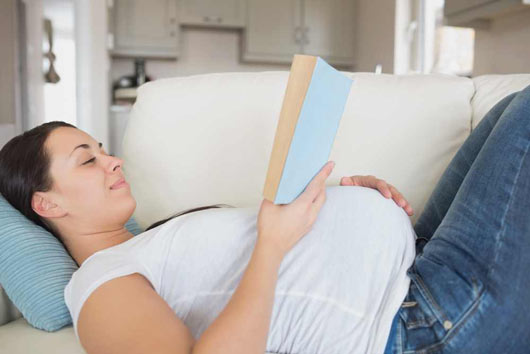 5-Great-Books-to-Read-Before-&-During-Pregnancy-MainPhoto