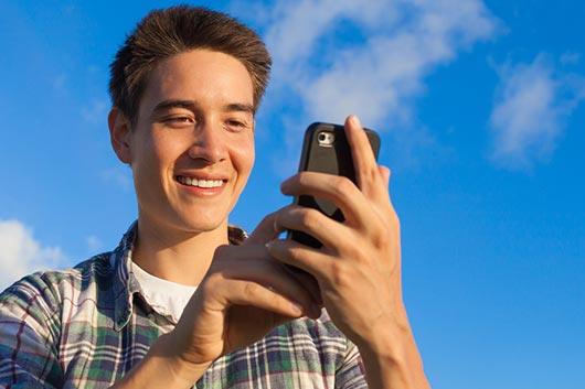 8 Popular Apps That Your Teenagers Are Into Right Now-MainPhoto