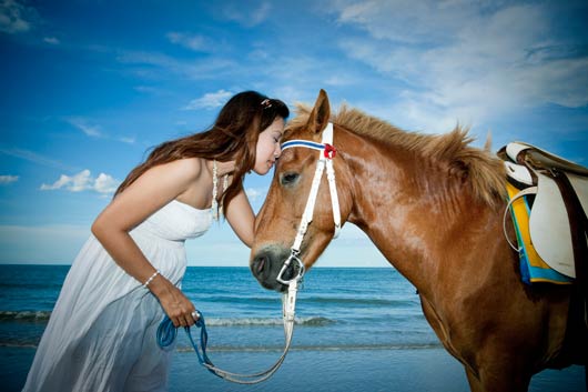 15 Reasons Why Women Love Horses-MainPhoto