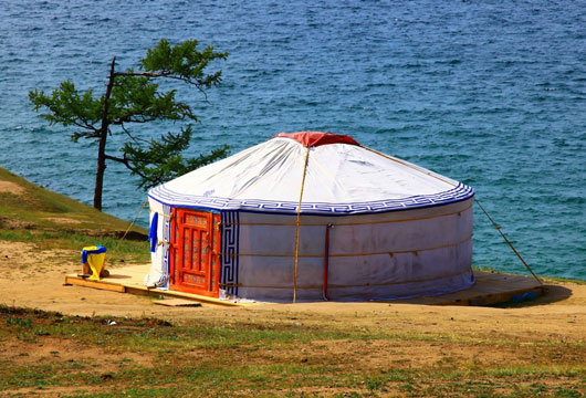 Yurt-Gonna-Love-It!-10-Awesome-Facts-about-Yurt-Homes-Photo9