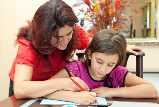 Cómo ayudar a tus hijos con la tarea escolar
