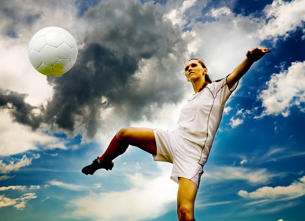 10 razones por las que las chicas deberan jugar al fútbol-SliderPhoto