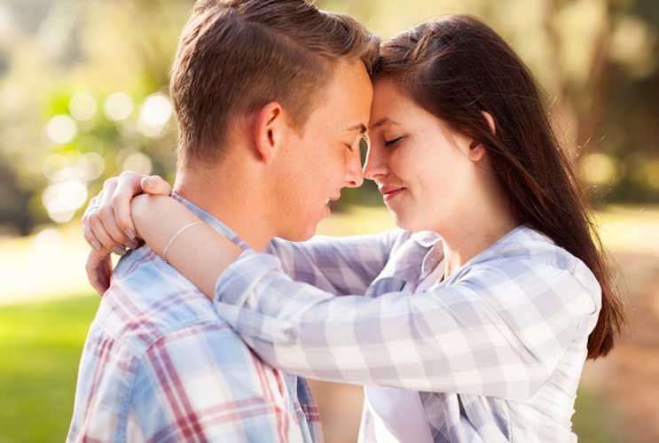 15 maneras de hablarle a tu adolescente sobre el primer amor