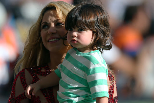 Queen-Files-10-Reasons-why-the-World-Needs-Another-Shakira-Biography-photo10