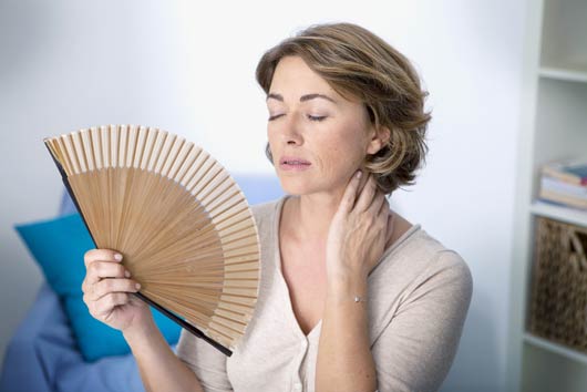 Flash informativo Los primeros síntomas de la menopausia e información-MainPhoto