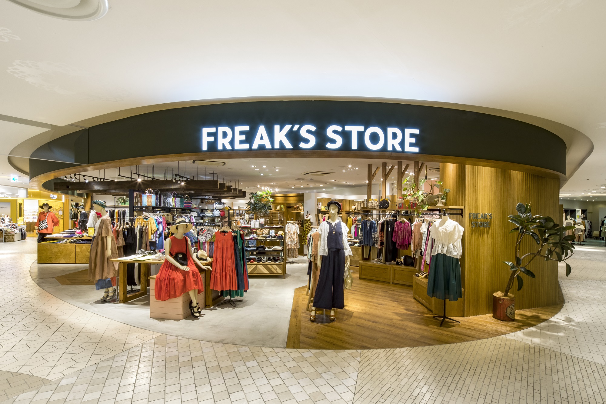 フリークスストア店舗の歩き方！大型店からアウトレット・在庫確認まで