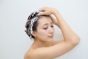 シールエクステがすぐ取れる理由とは？市販おすすめシャンプー徹底解説