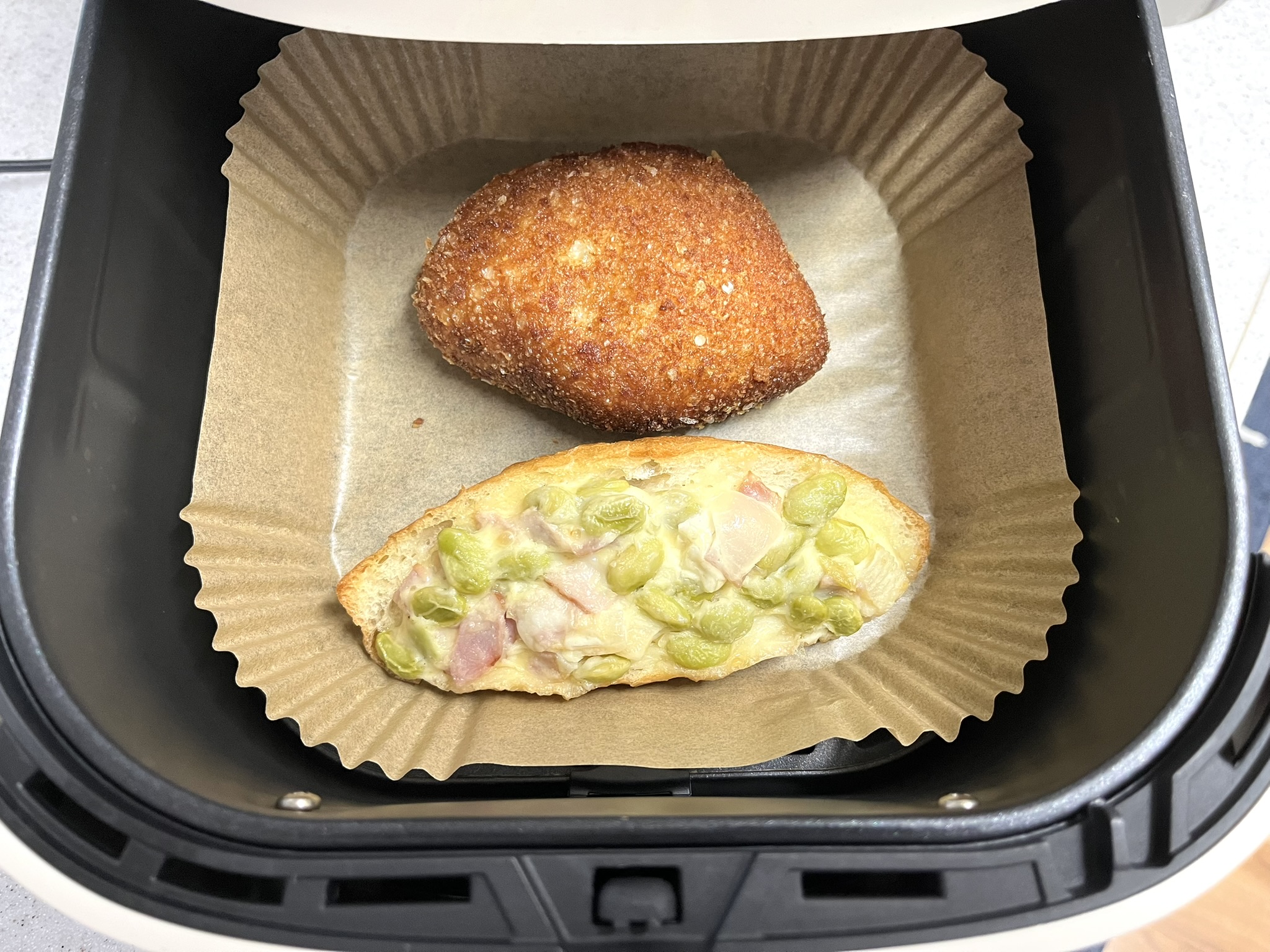 ノンフライヤーでパンが劇的復活！焦がさず焼きたてにする極上温め術