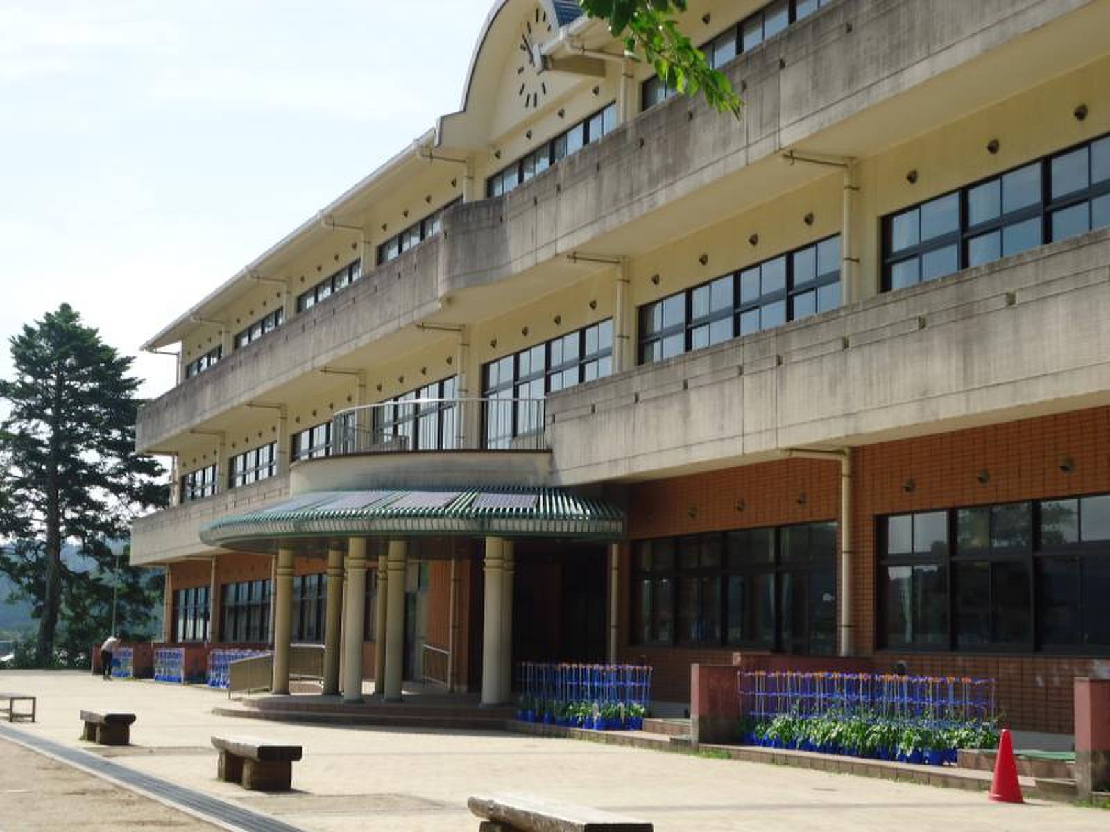 南丹市立園部小学校のリアルな評判｜学区・児童数や学校再編の最新事情