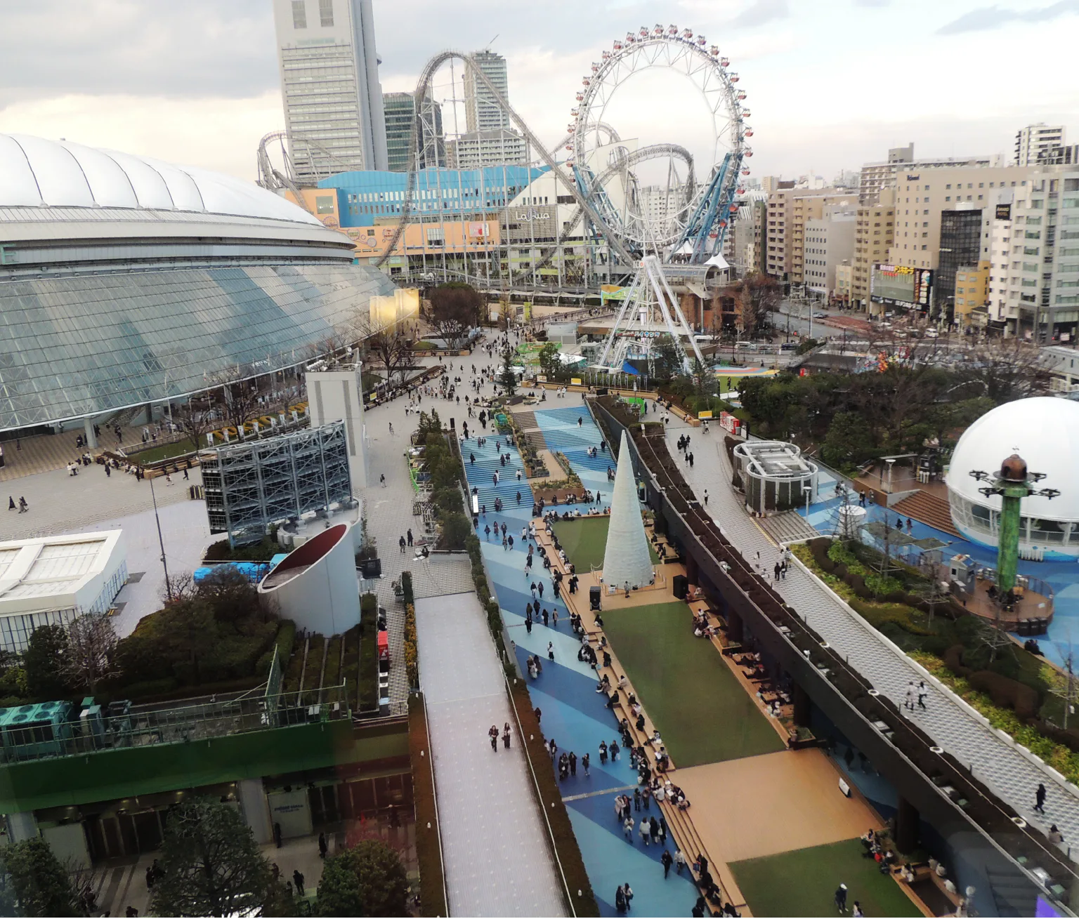 東京ドームシティ遊園地はなぜ入園無料？お得な攻略法と混雑回避術