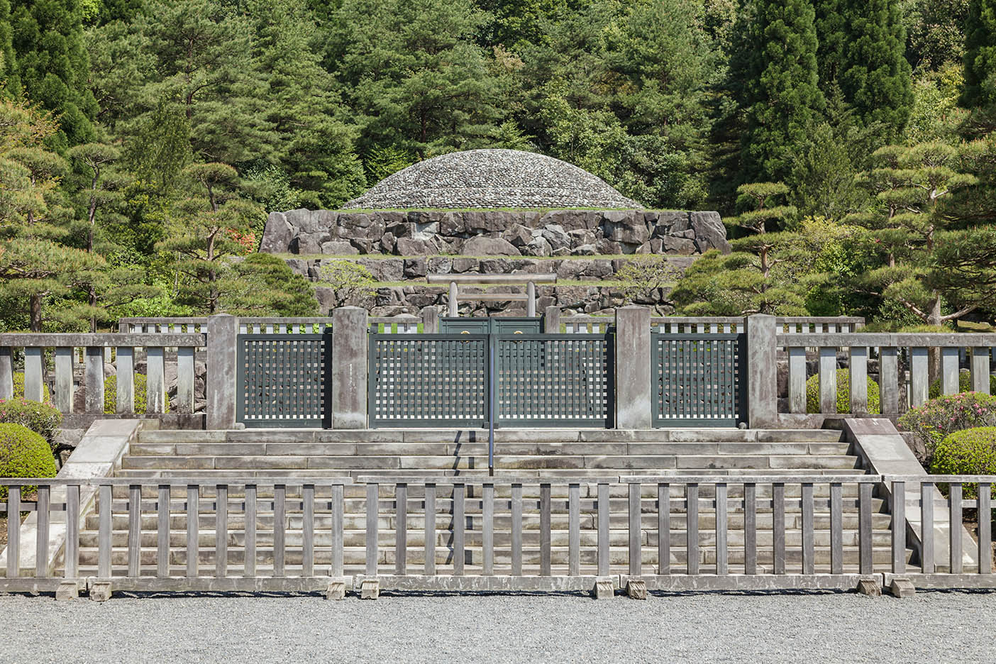 昭和から令和へ紡がれる静寂の森。2026年、なぜ「武蔵野御陵」はいま人々の心を揺さぶるのか