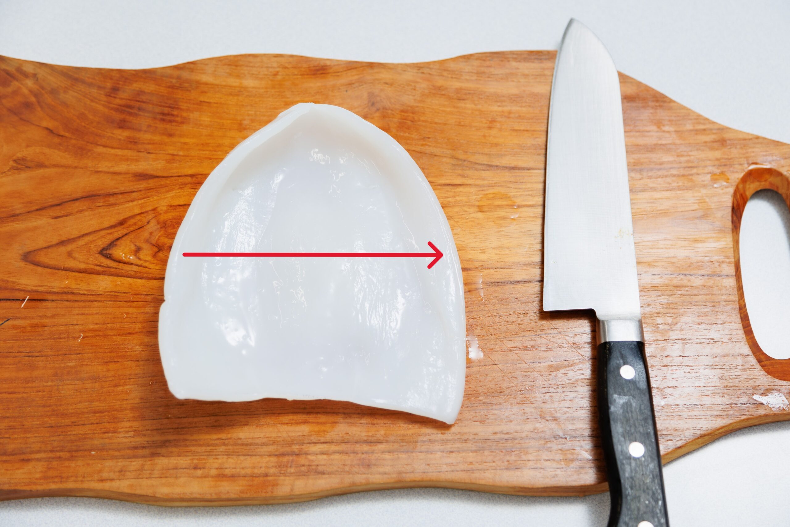 イカの刺身に隠し包丁を入れる理由とは？甘みと食感が激変するプロの技