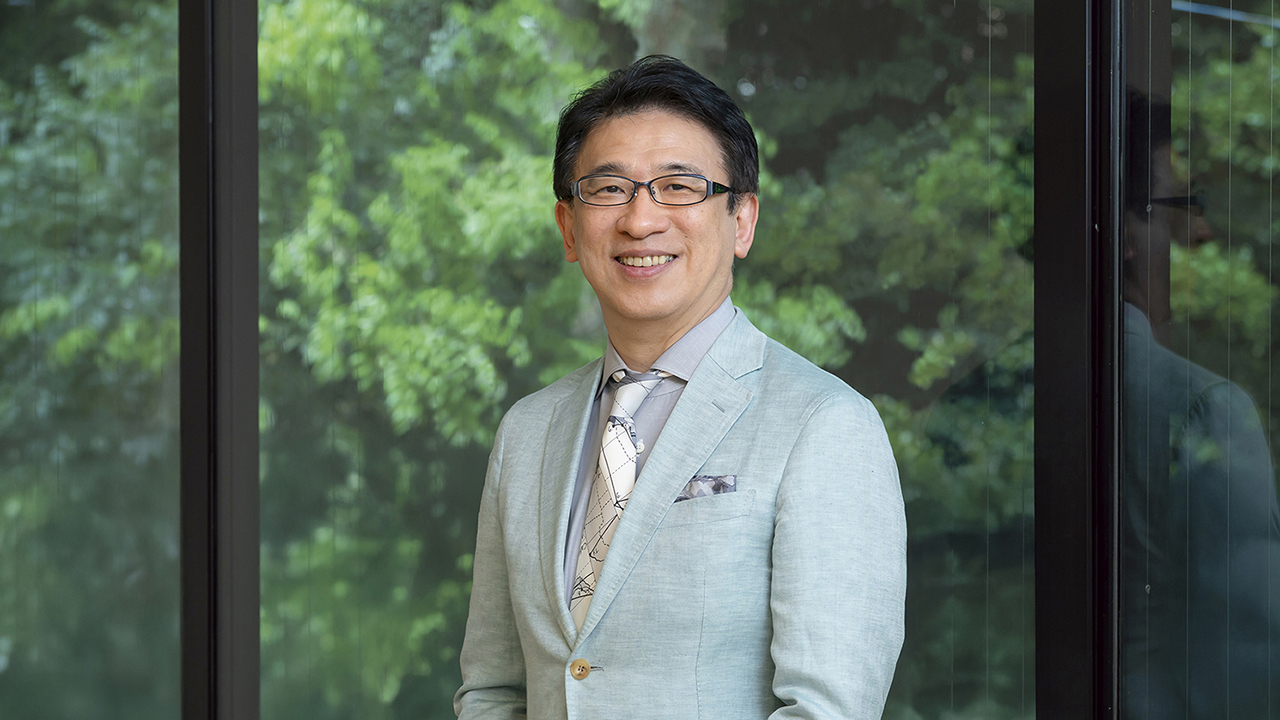 齋藤孝の現在と評判を徹底検証！明治大学での活動から最新著書まで