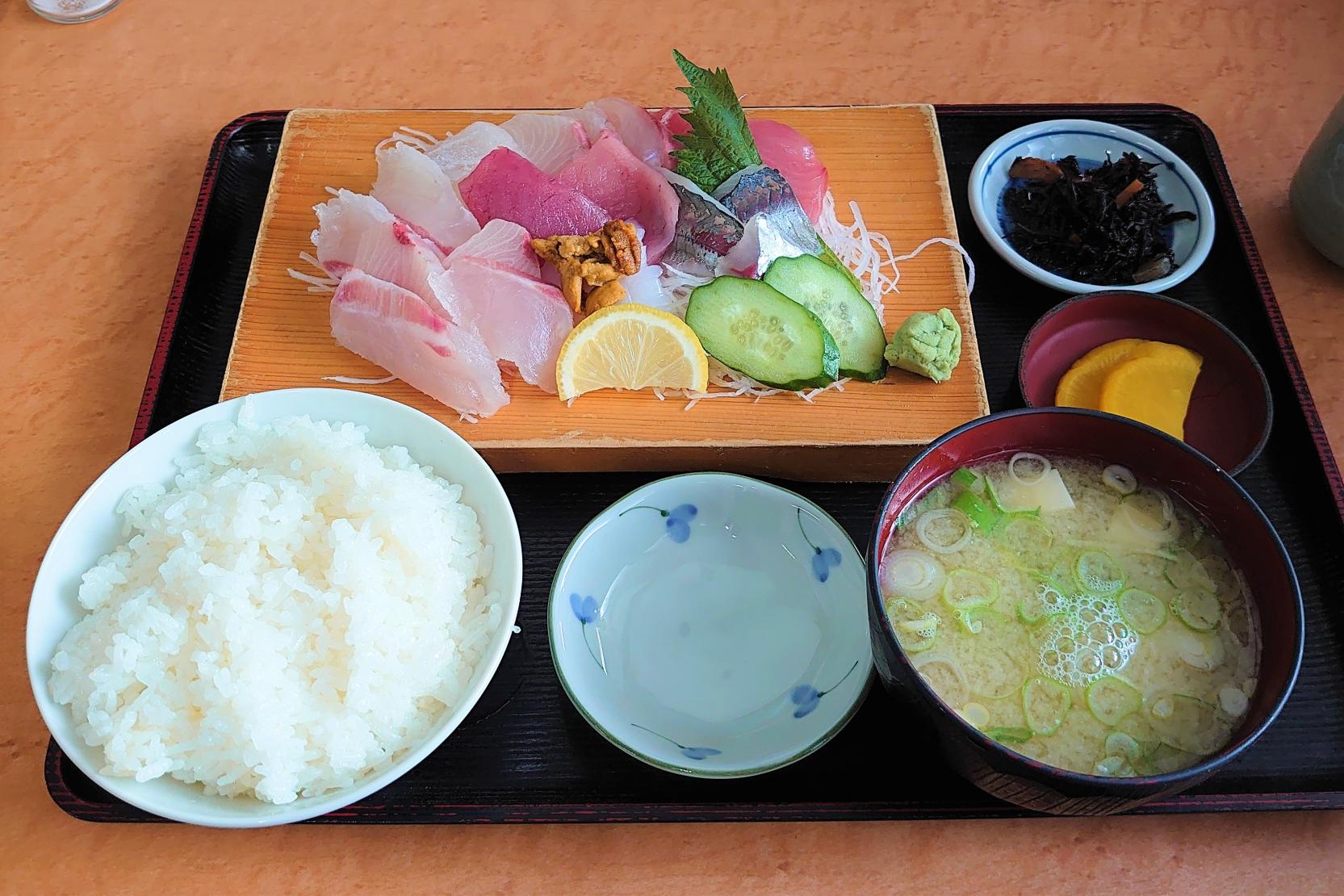 朝7時の行列が物語る「本物」の勝因——市場 食堂 城南 店が2026年の外食シーンで独走する理由