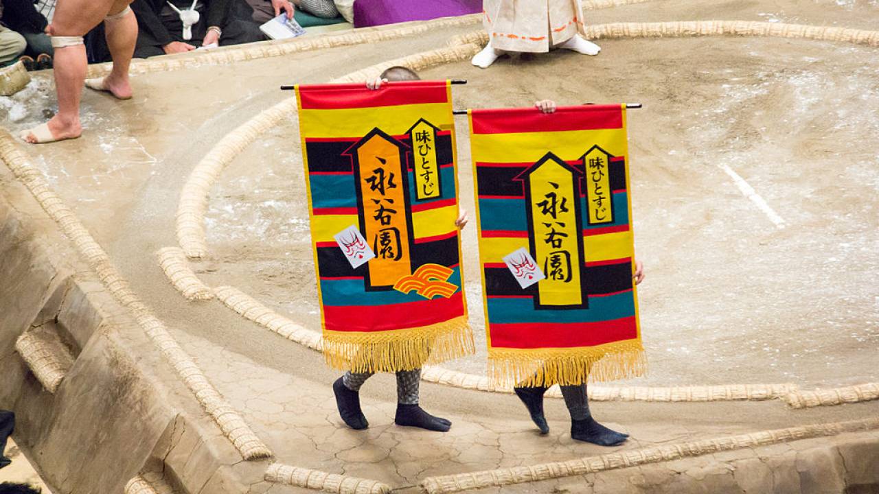 大相撲の懸賞金は1本いくら？手取り額の内訳と企業が旗を出す裏側