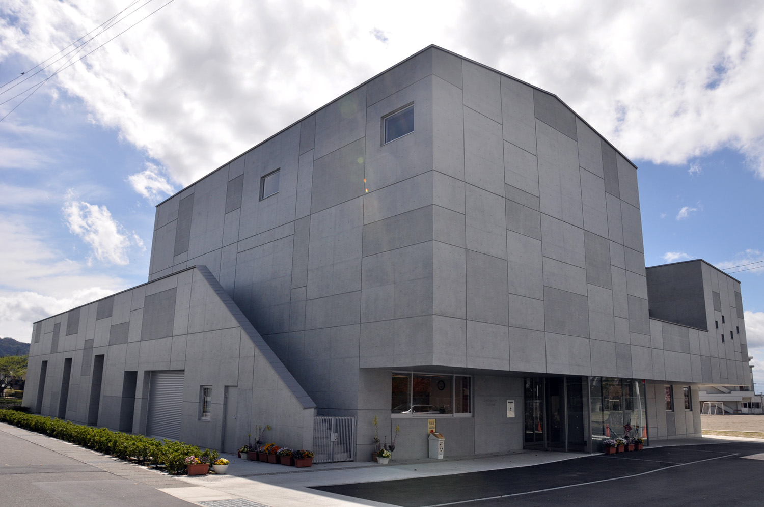 美濃加茂市生涯学習センター攻略！講座と施設予約・料金の賢い活用法