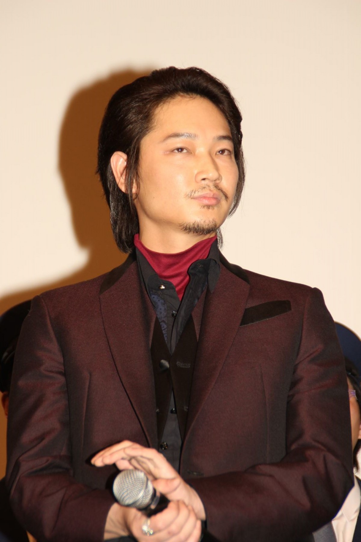 綾野剛の現在体重は何キロ？10Kg超の増減劇と肉体美の真相