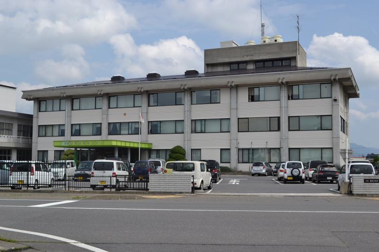 日曜は激混み？長野県警察北信運転免許センターの混雑回避術と予約全手順