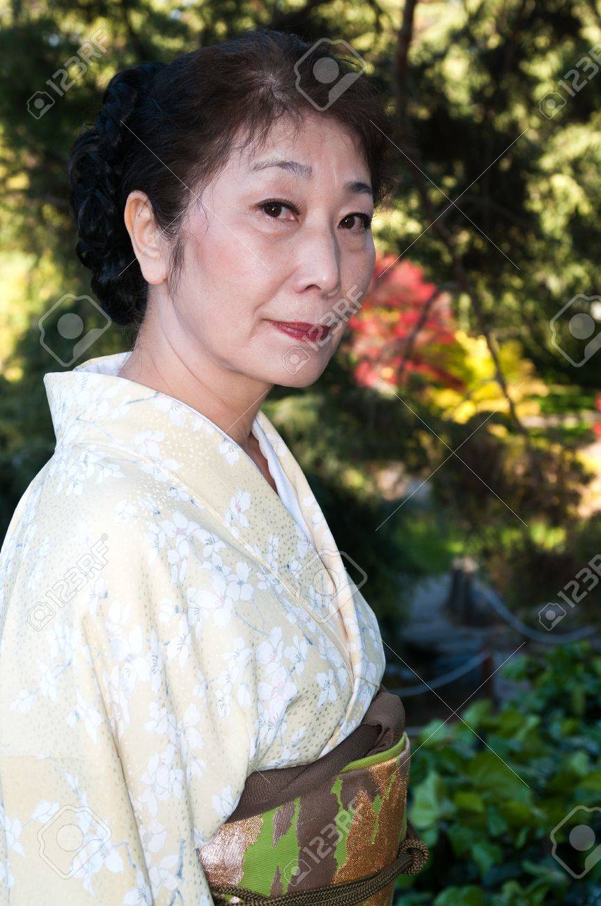 なぜ惹かれる？熟女の魅力と定義・モテる理由と本音の真相【2026】