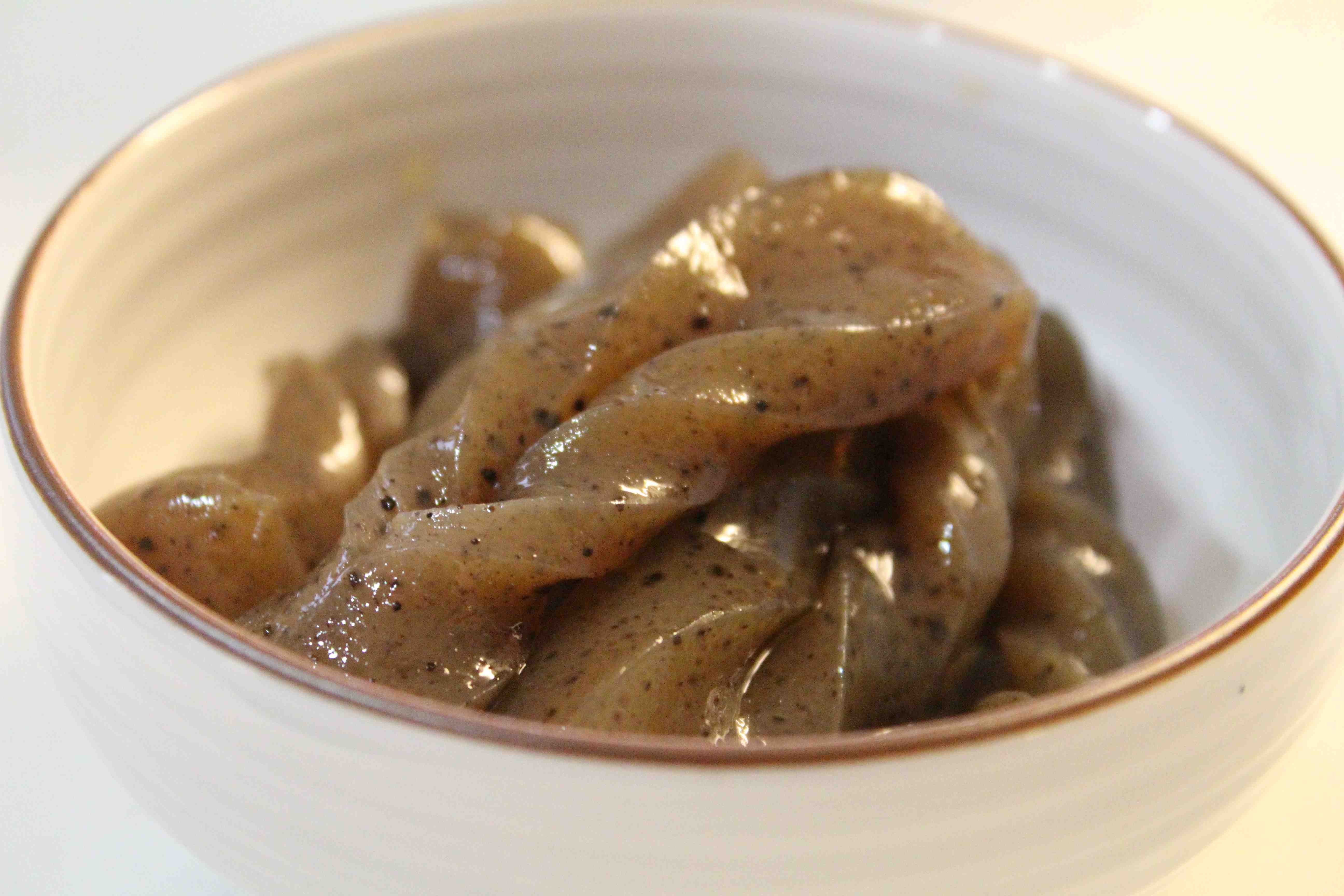 こんにゃくの下ゆではなぜ必要？臭み消しと味染みを実現する裏ワザ