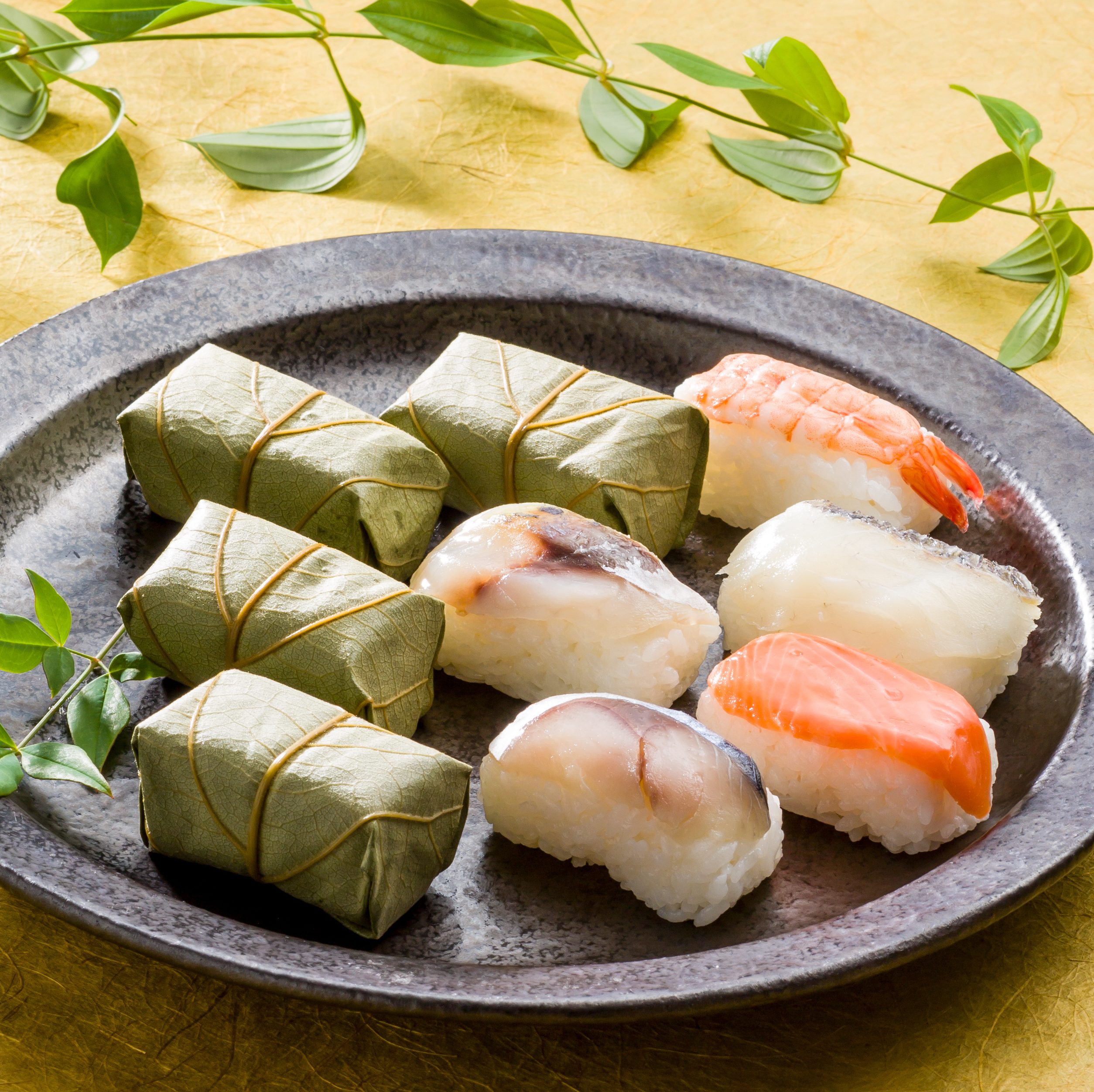 柿の葉寿司の葉は食べる？名店比較から日持ち・絶品の焼き方までプロが解説