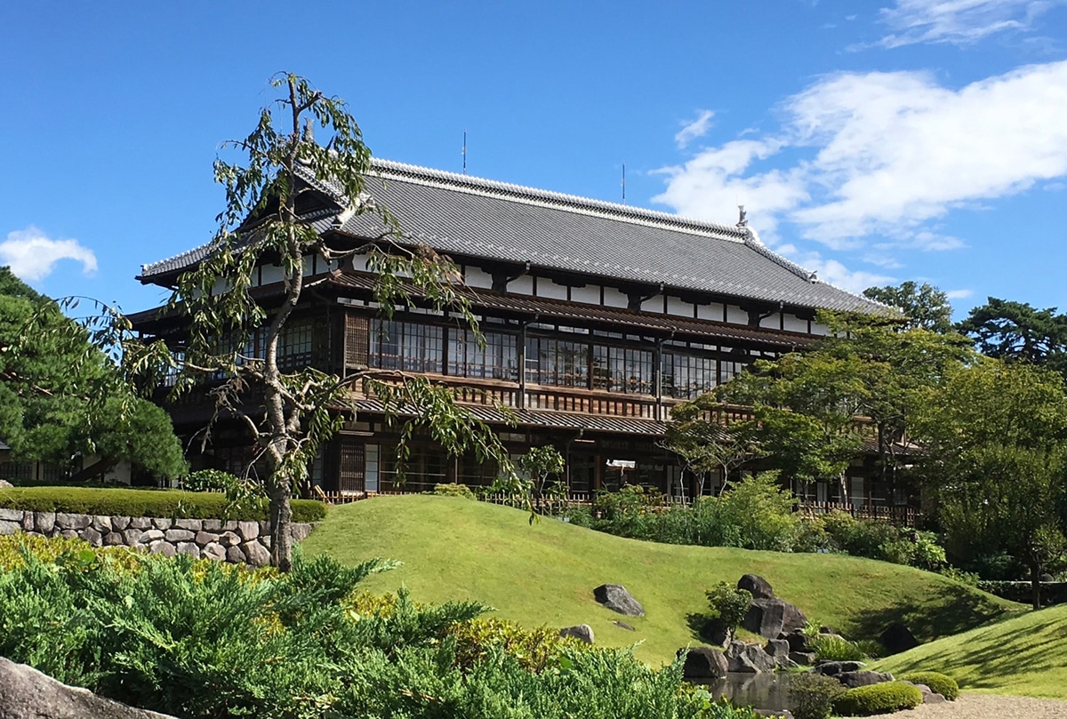 豪奢な木造美と銀幕を彩る歴史！臨江閣の知られざる魅力と見学極意