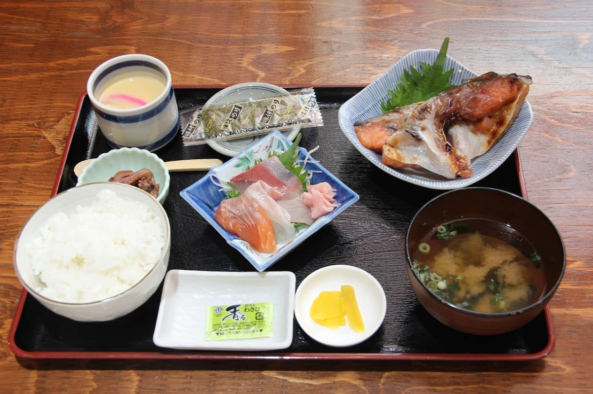 境港の名店「御食事処 海心」の評判は？海鮮丼と混雑の真相に迫る