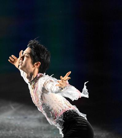 氷上の絶対王者と弦楽の奇跡。羽生結弦が魅せた「生バイオリン」との融合に世界が息をのんだ夜