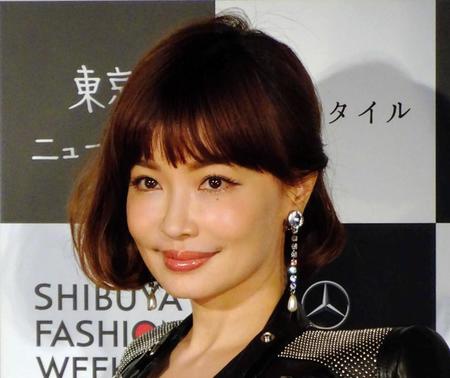 奇跡の55歳・平子理沙の「原点」とは？今こそ振り返るカリスマモデルの衝撃的な美貌とY2Kファッションの真実