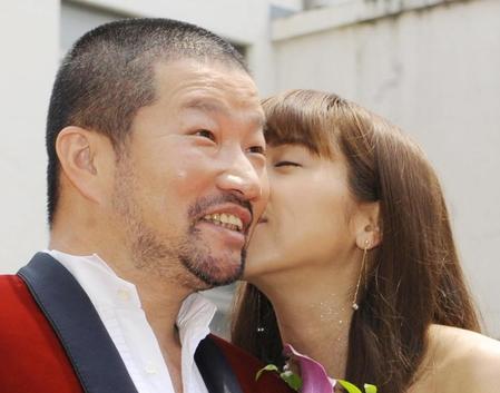 4度目の結婚相手は「2度目の元妻」。俳優・六角精児がたどり着いた、常識を覆す夫婦の距離感と愛の正体