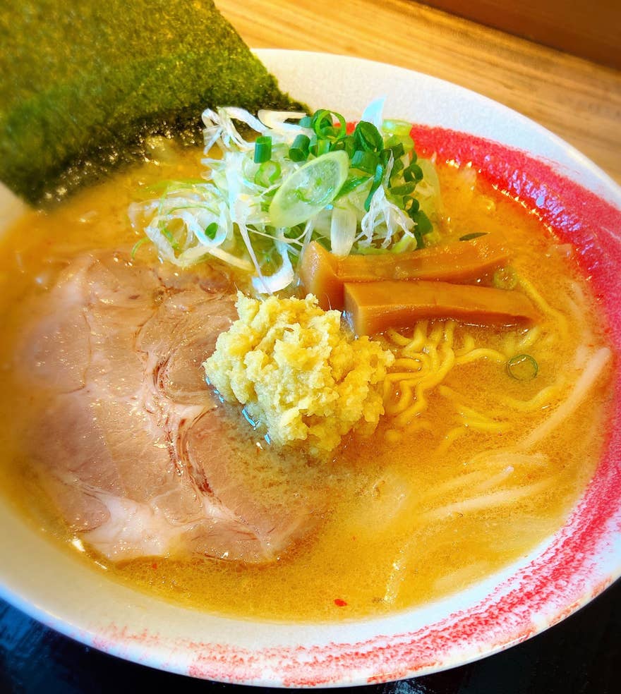 【2026年最新現地レポ】北海道・北見ラーメンが空前のブーム！玉ねぎ王国と焼肉文化が織りなす「第4の極上スープ」の真相