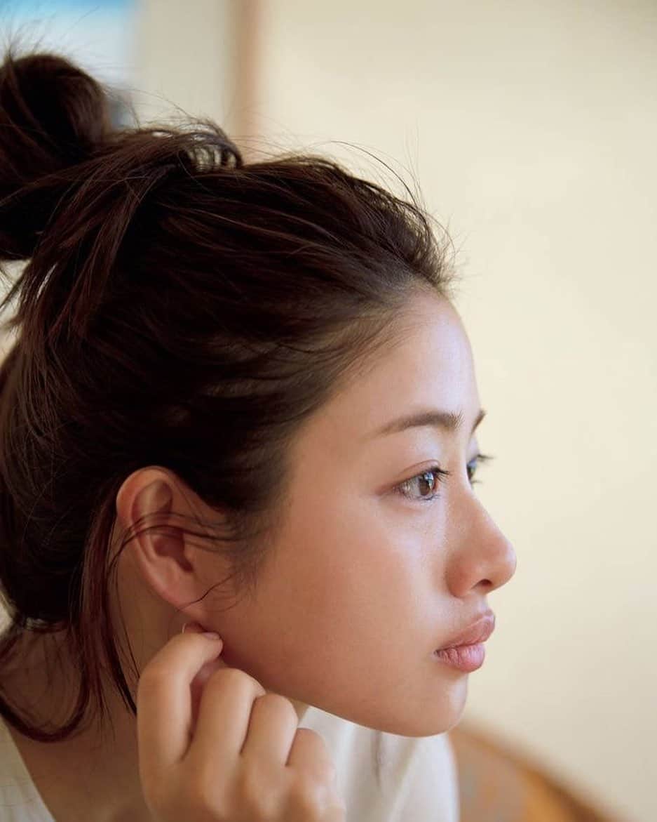 石原さとみの横顔はなぜ美しい？奇跡のＥラインと独占メソッド