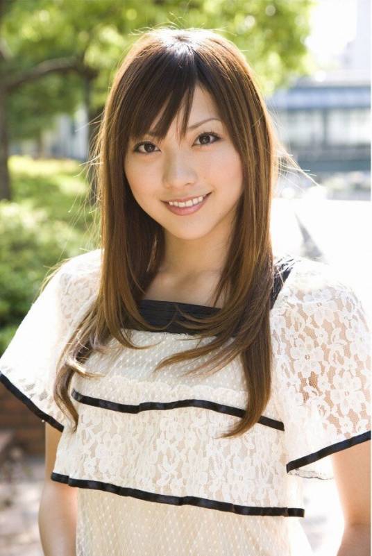 山岸舞彩の現在｜電撃引退の真相と書道家への転身、夫・子供との私生活