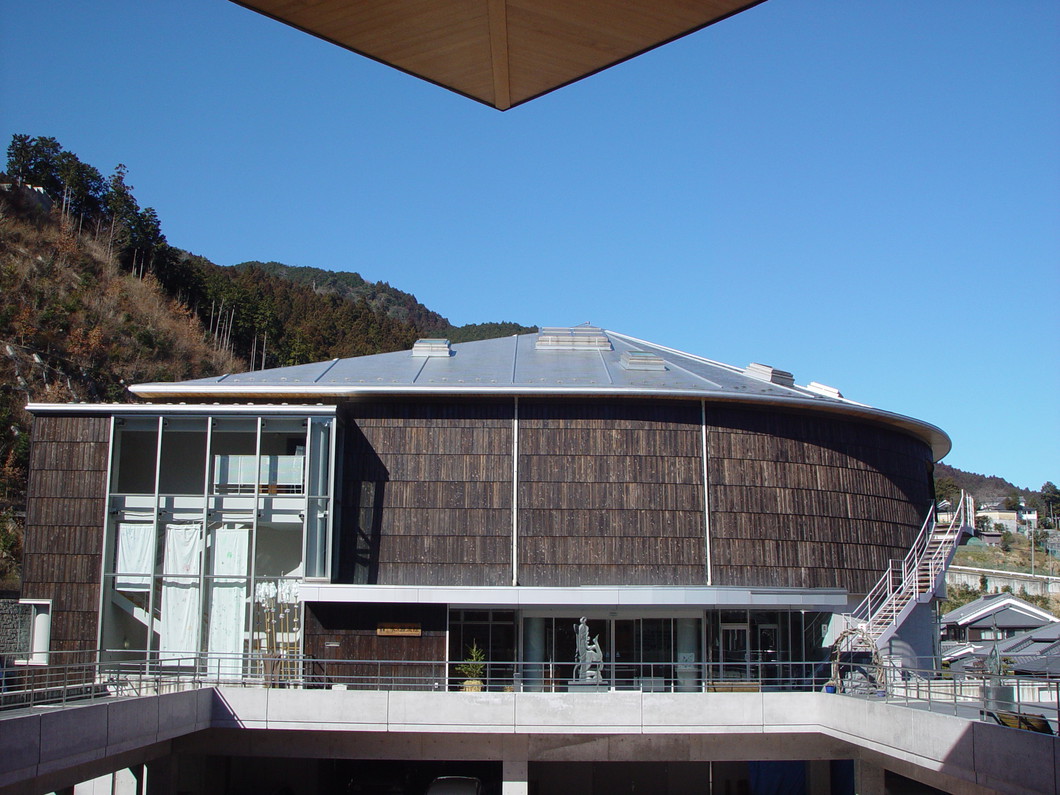 奈良・川上村の森と水の源流館が話題！巨木とオオサンショウウオに驚く旅