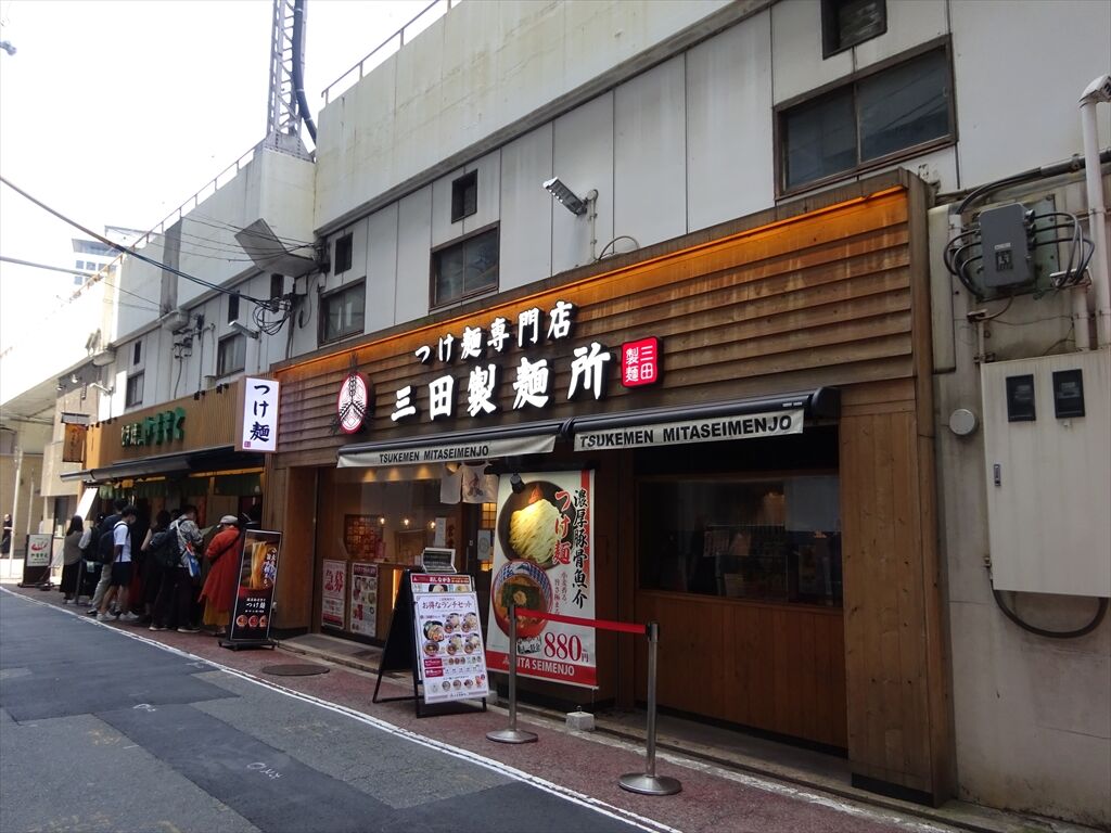 三田製麺所梅田店の行列の真相！濃厚豚骨魚介の魅力と混雑回避術