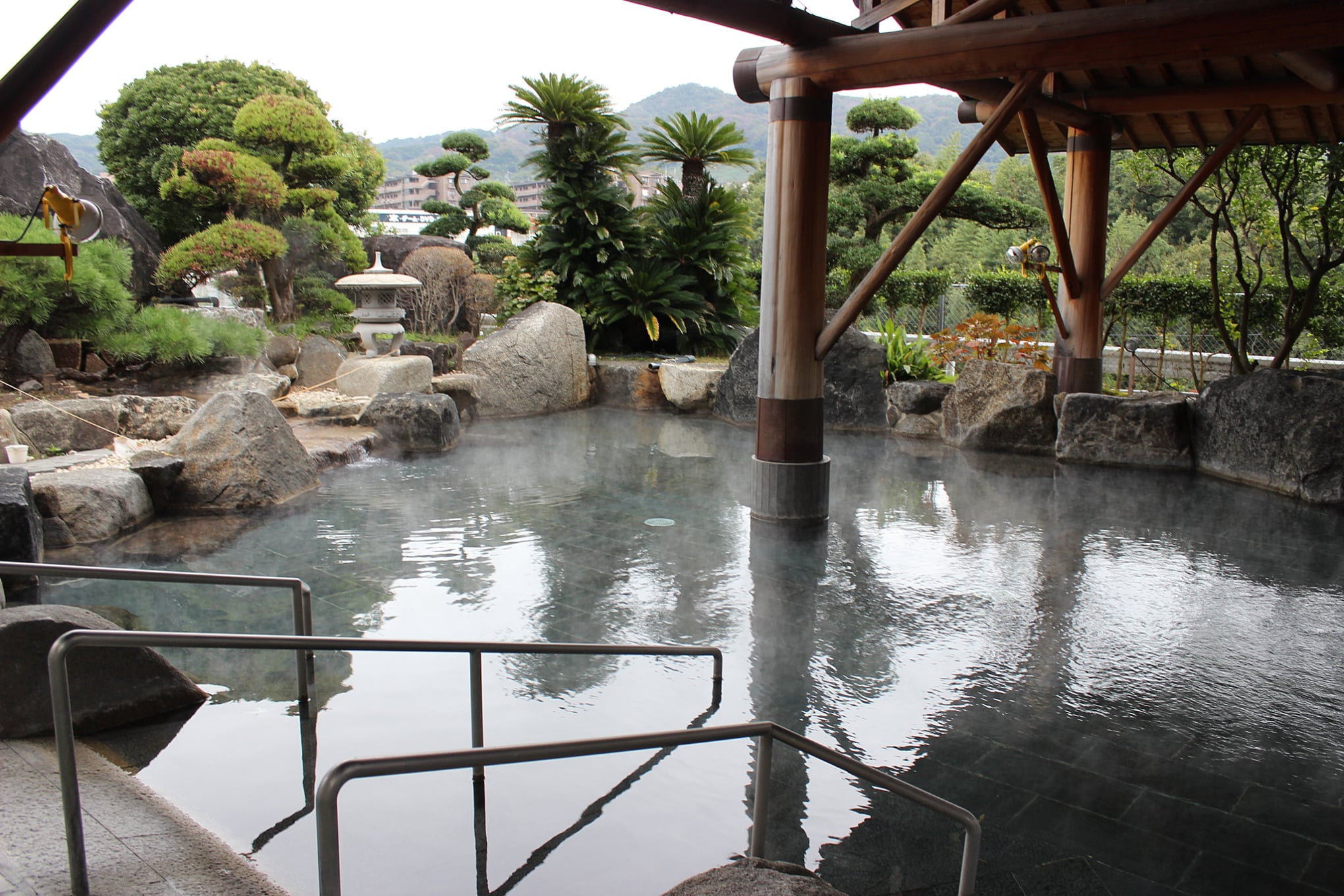 関西屈指の大露天風呂と絶品海鮮！生駒「音の花温泉」完全取材記