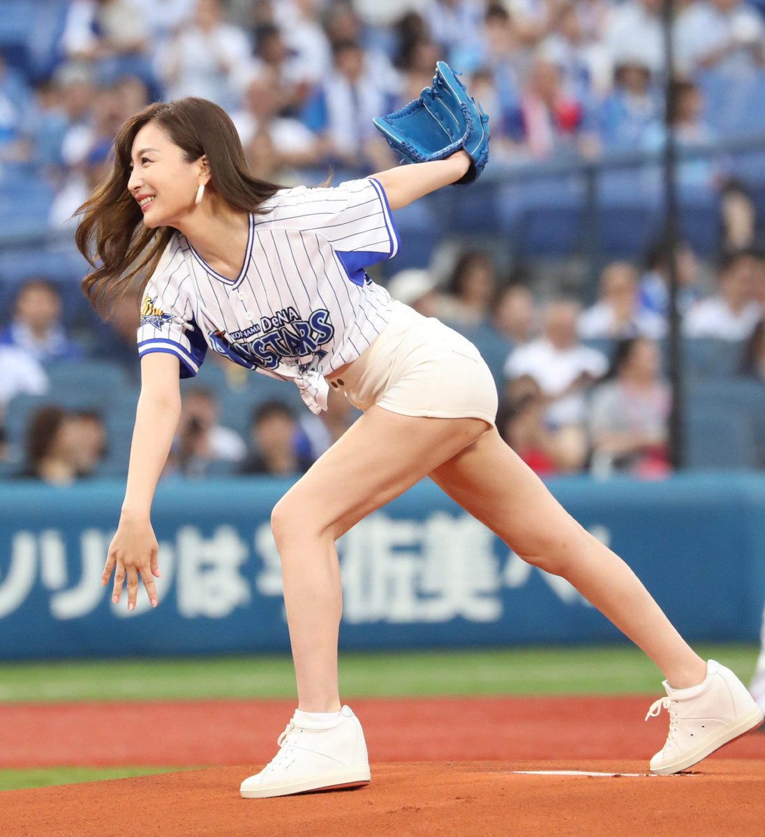 竹内渉の現在と溢れる魅力——表現者として、母として進化を続ける生き方に迫る