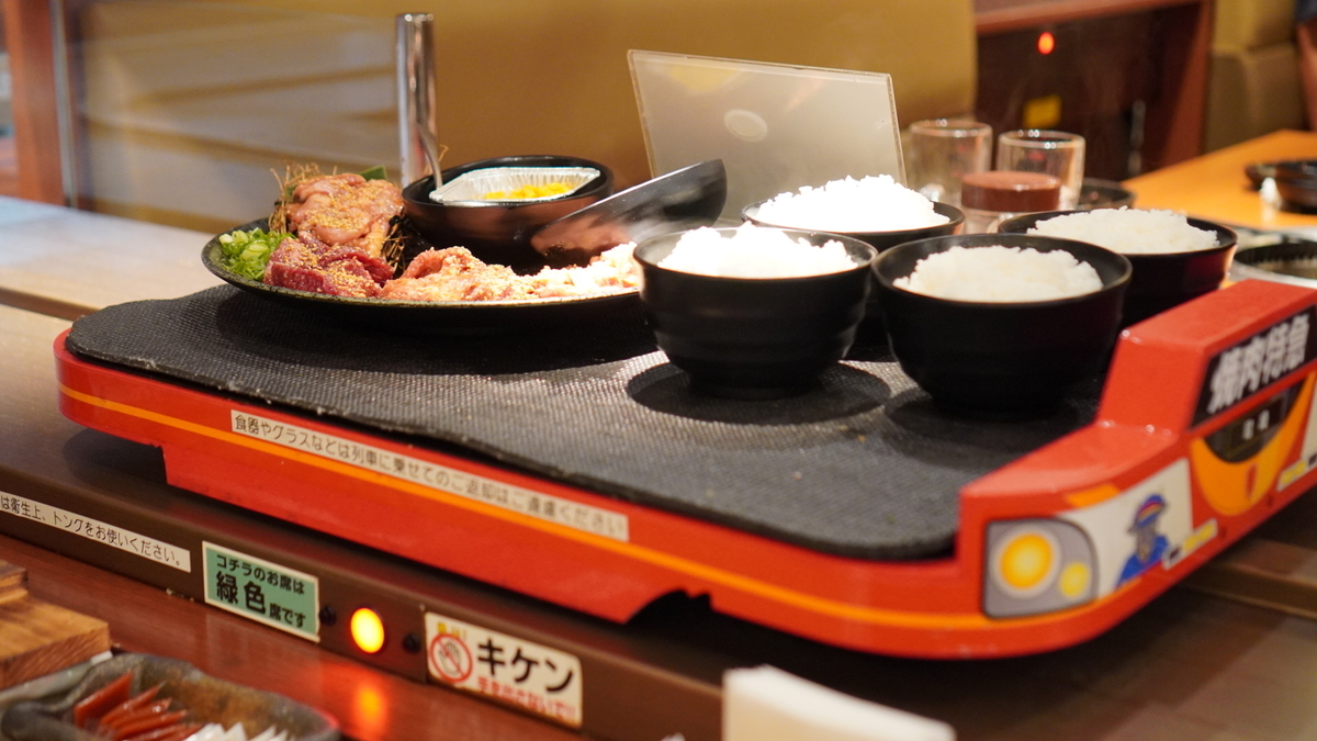 【2026年最新】「焼肉 特急」が外食産業の常識を激変させた！電車コンセプトと圧倒的コスパで全世代を魅了する大熱狂の舞台裏