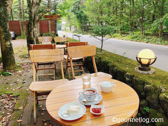 水鏡の絶景と特等席テラス！雲場池の極上カフェ散策完全ガイド