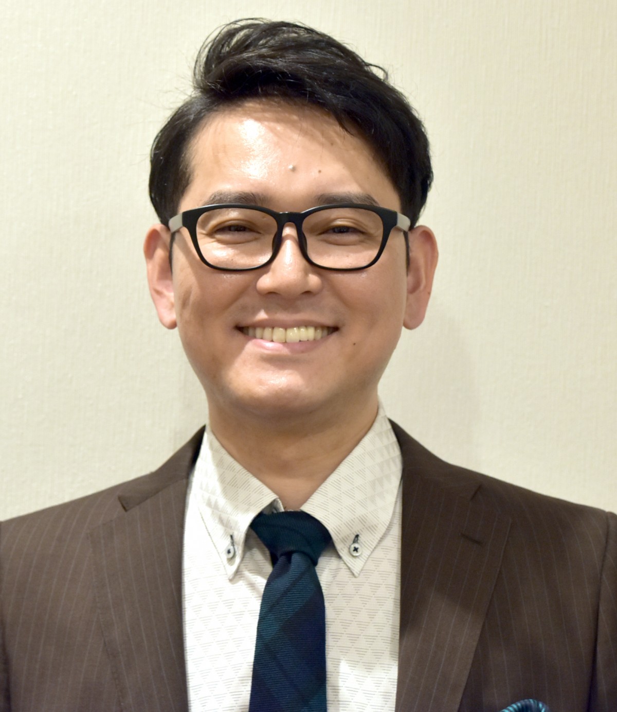 ナイツ土屋のツッコミの真骨頂！相方・塙との絆と舞台裏の独占密着