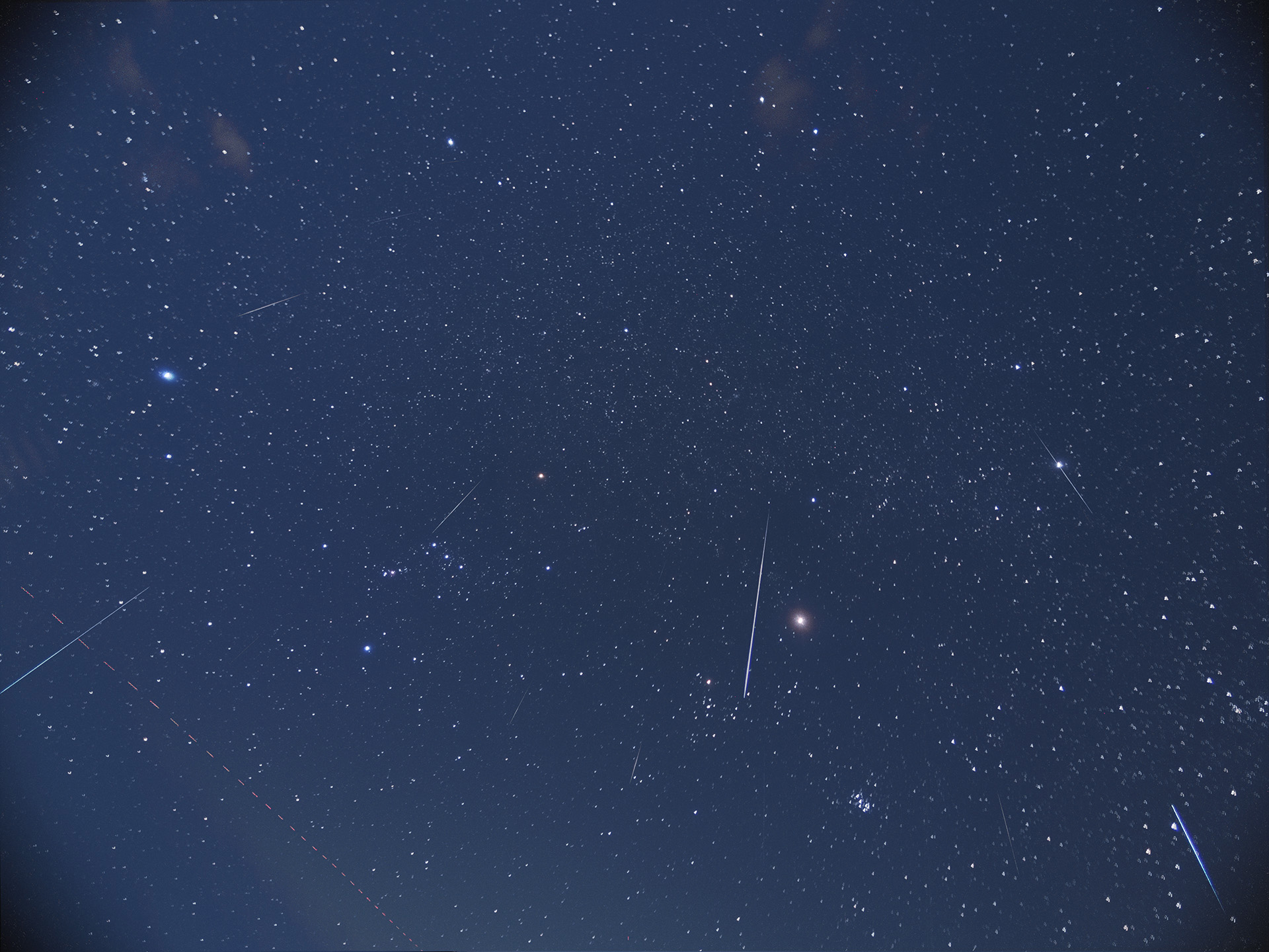 2026年の流星群総まとめ！三大流星群のピーク時間と観測条件を徹底解説