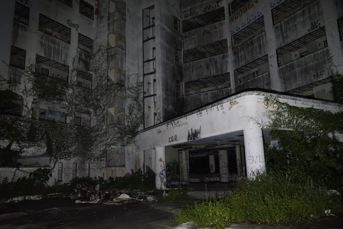 沖縄の心霊スポット真相2026｜ユタが避ける禁足地と廃墟の危険度