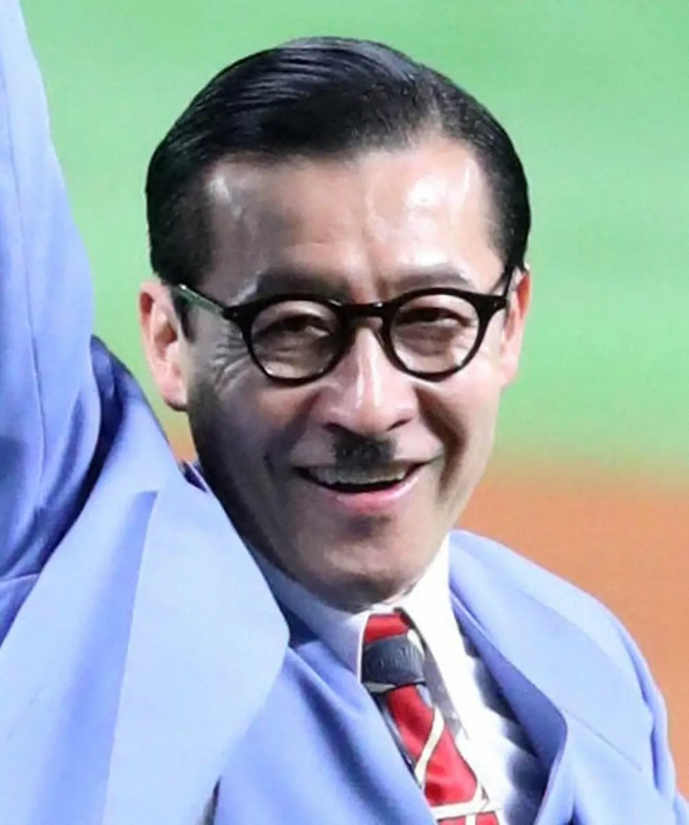タモリの付き人は誰？岩井ジョニ男の弟子入り真相と驚きの給料事情
