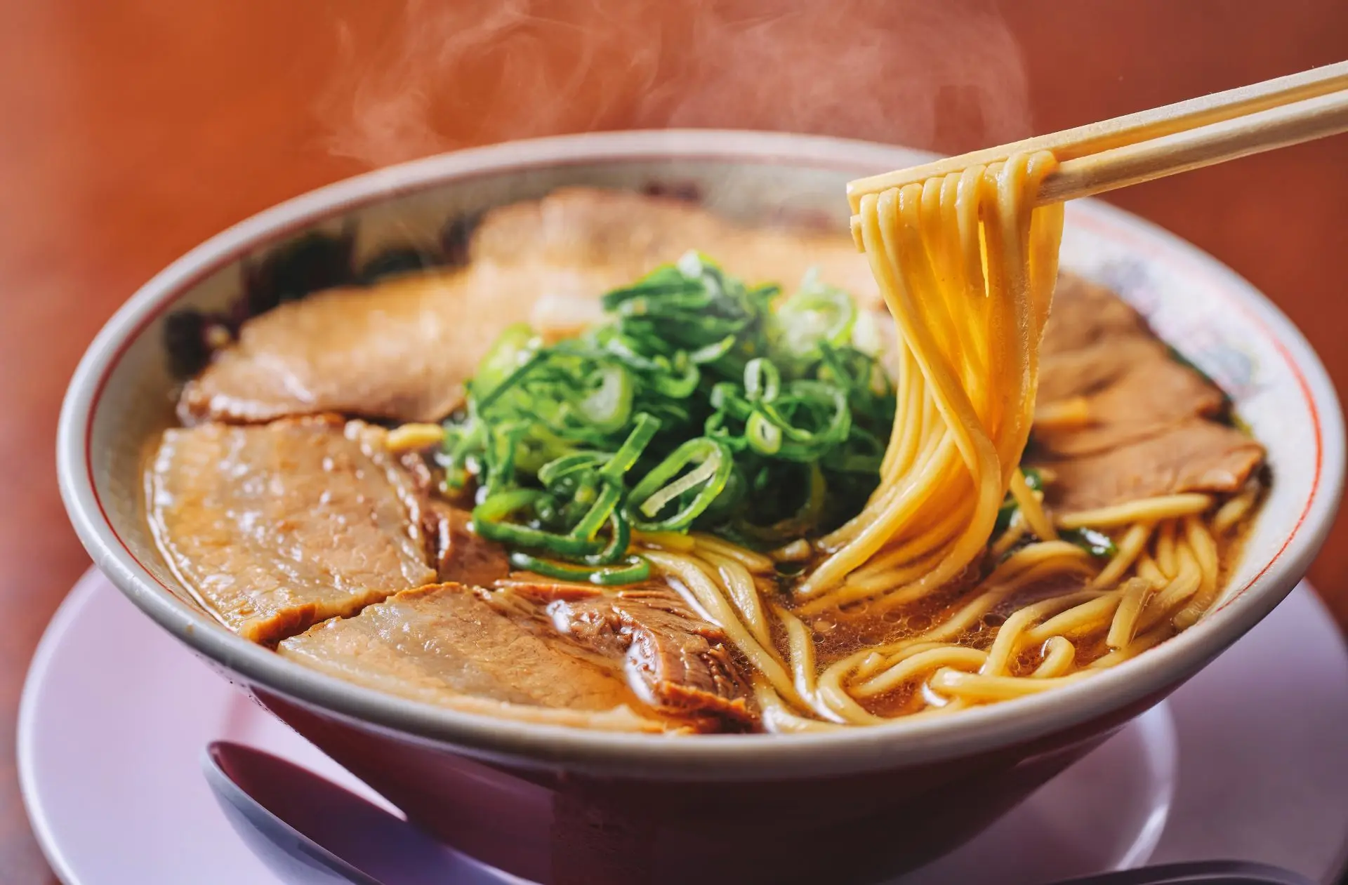 本家第一旭の行列に並ぶ価値とは？朝ラーメン攻略と新福菜館の違いを徹底解剖