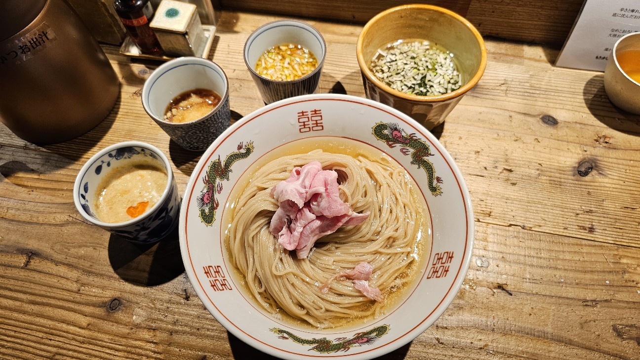 新宿つけ麺の真の頂点はどこか？行列の真相と2026年最新比較