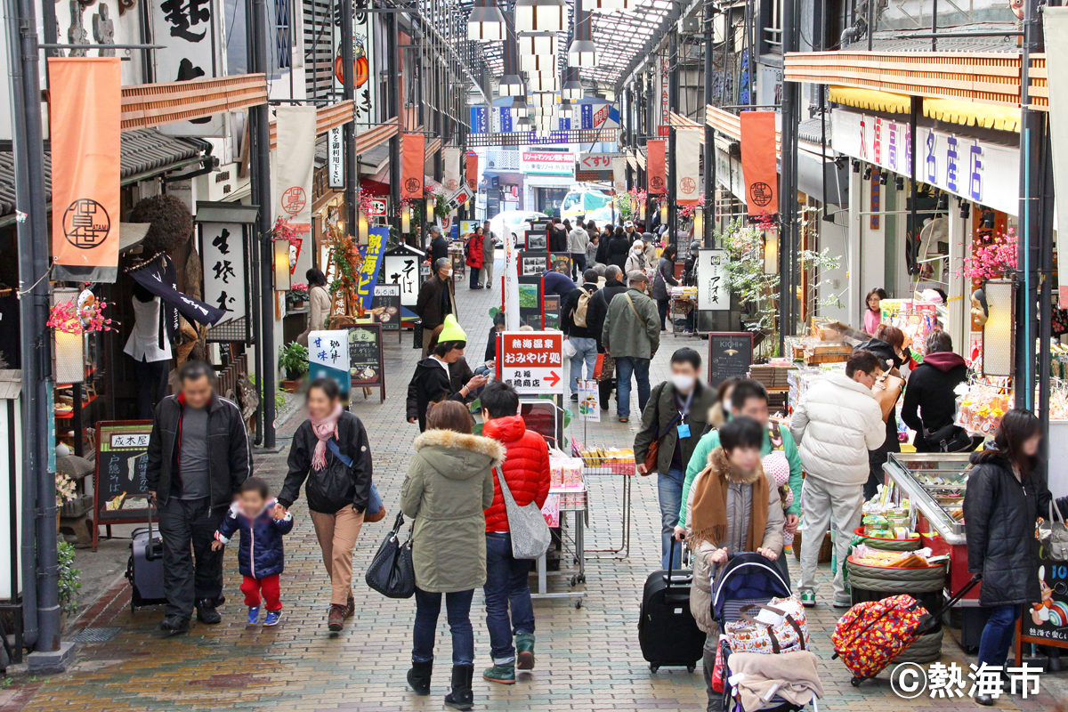 【2026最新】熱海商店街で若者が殺到する食べ歩きグルメ＆穴場攻略
