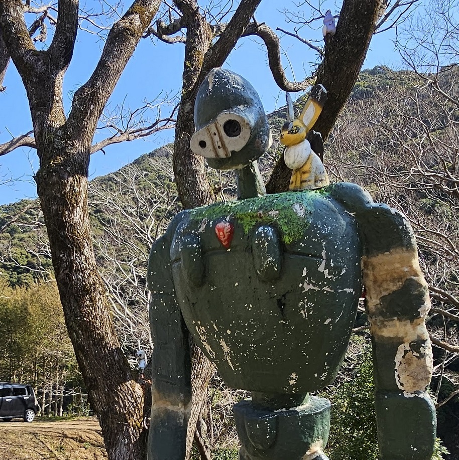 ジブリのロボット兵オブジェなぜ屋上に？裏設定と2026年最新ガイド