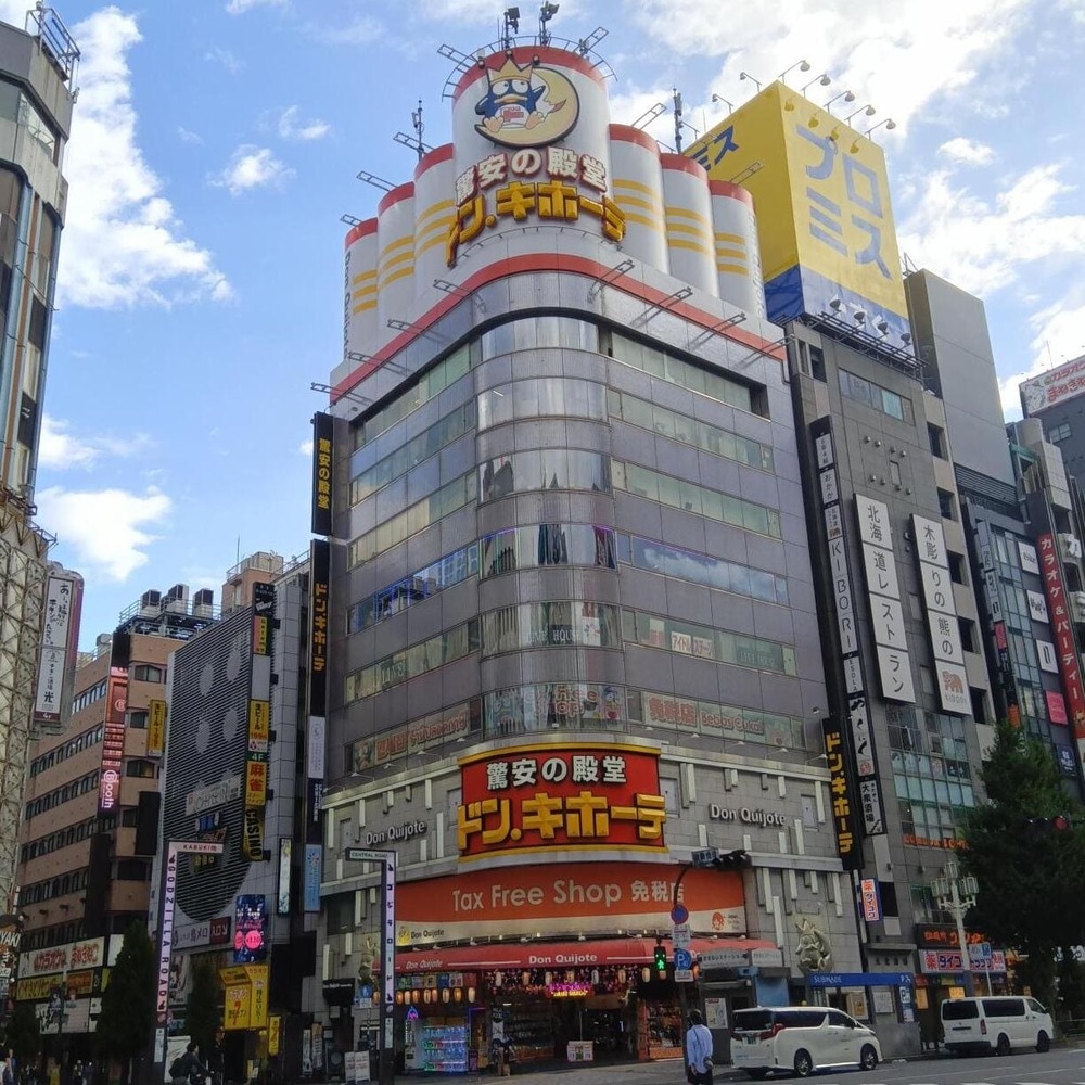 新宿ドンキ行くならどっち？歌舞伎町と東南口の違いと混雑を徹底比較