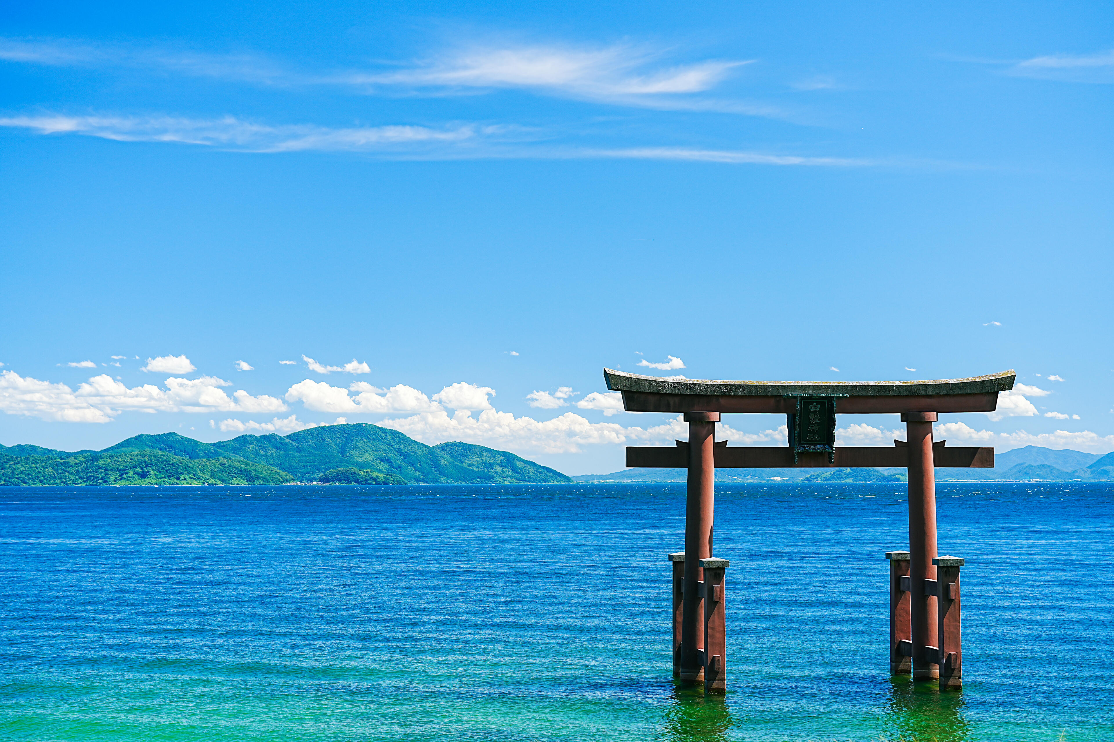 琵琶湖に浮かぶ白鬚神社！なぜ湖に鳥居？歴史と横断禁止の新ルール